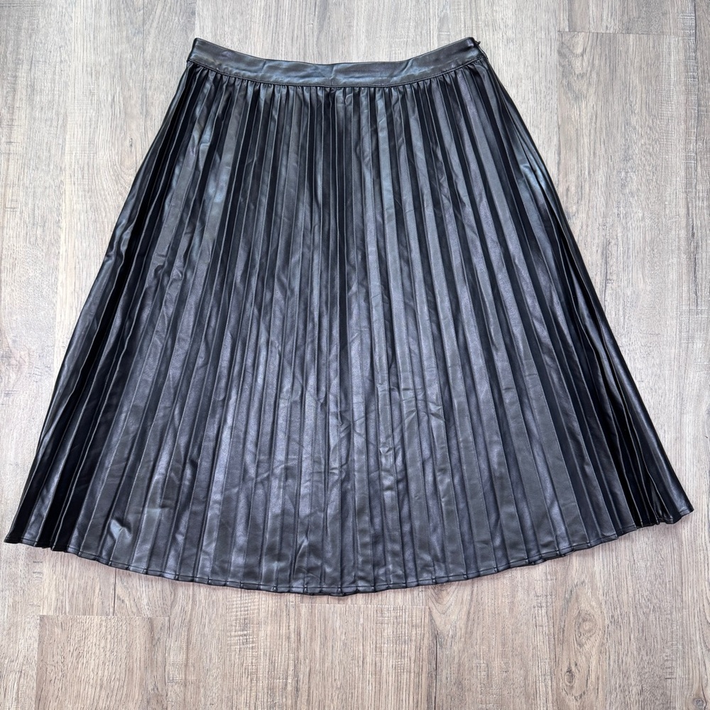 Monteau Black A-Line Leather Like Pleated Skirt - Brand NWT - Size Large